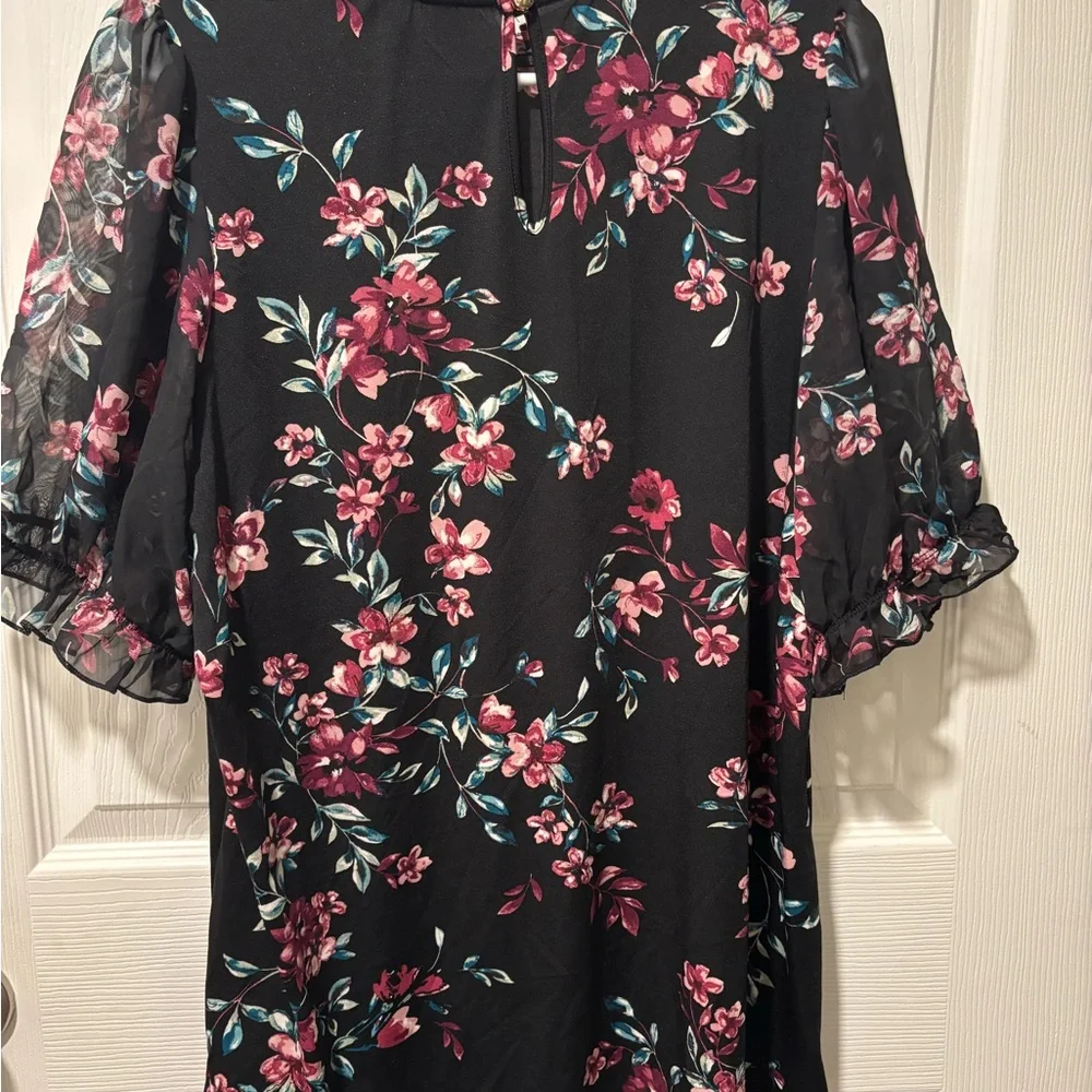 Floral Sheer Black Blouse - Picture 2 of 3